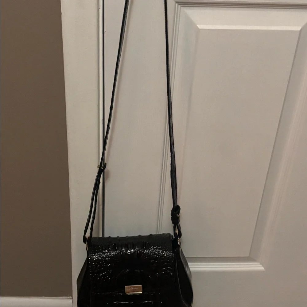 Brahmin Shiny Black Croc-Embossed Shoulder Bag with Gold-Tone Hardware - Picture 5 of 7